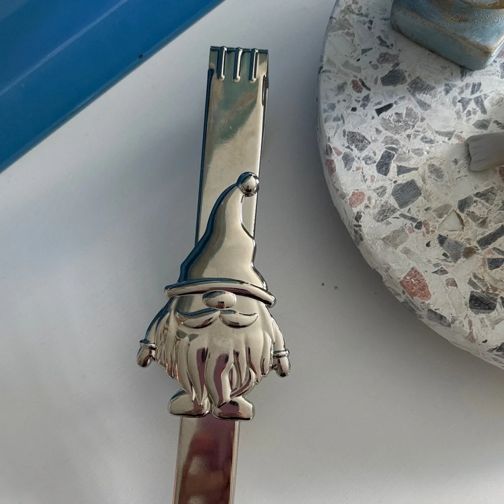 Elegant Silver Toned Adjustable Holiday Wreath Over the Door Hanger with Gnome